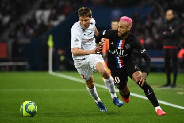 Neymar estrena extravagante 'look' y le rinde homenaje a Kobe Bryant en partido del PSG