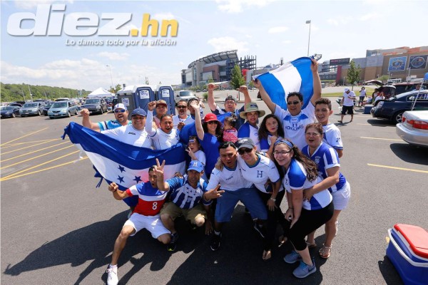Los aficionados hondureños en el Gillette Stadium de Boston