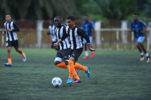 ¡Lindo ambiente! Ex jugadores y legionarios hondureños juegan partido benéfico en La Ceiba