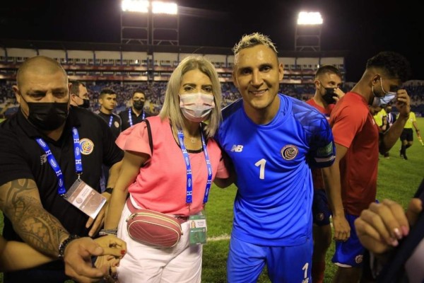 Un ejemplo para todos los futbolistas: Keylor Navas se fotografió con hondureños, siempre amable y con una sonrisa