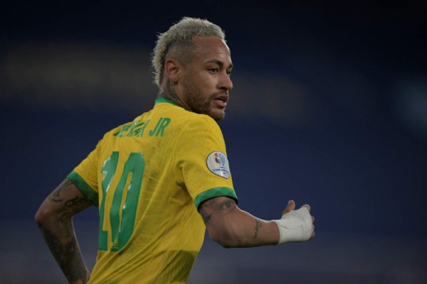 FOTOS: El encontronazo de Neymar con el DT de Chile, Vidal llama 'payaso' al árbitro y el cariño entre barcelonistas