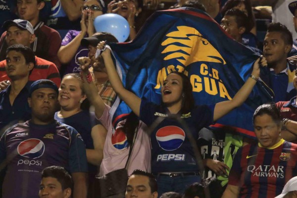La afición de Motagua se luce al llenar el estadio Nacional