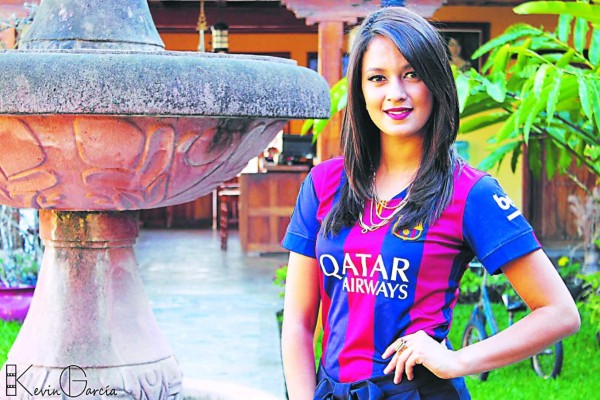FOTOS: Alejandra Alcántara, la aficionada del Olimpia, Barcelona y admiradora de Messi
