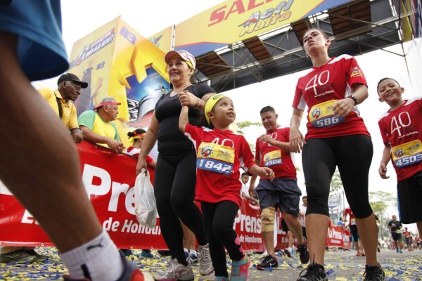 Espectacular jornada atlética en 40 Maratón Internacional de La Prensa