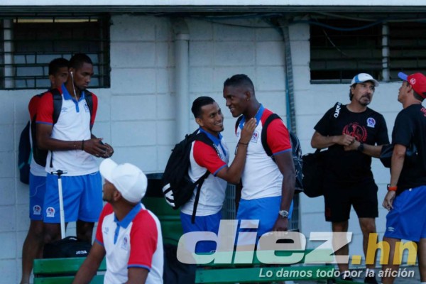 Bonito ambiente y mujeres bellas en Puerto Cortés durante el Platense-Olimpia