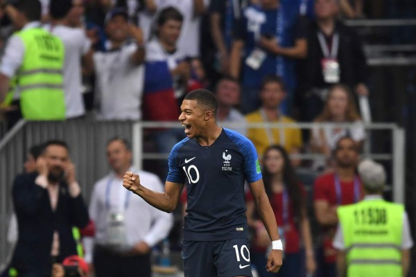 LOCURA: El beso a Mbappé, el delirio de Deschamps y la celebración de Francia