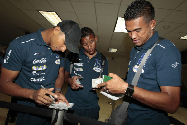 Selección de Honduras viaja a Houston a partido amistoso ante Perú.