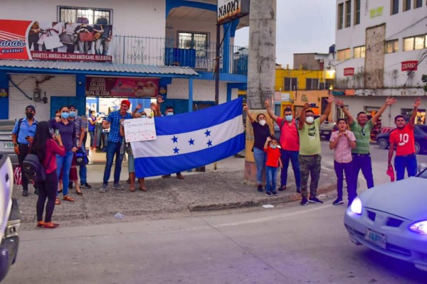 ¡Gracias hermanos! El Salvador envía a Honduras 54 camiones con 30 toneladas de alimentos para afectados de Eta