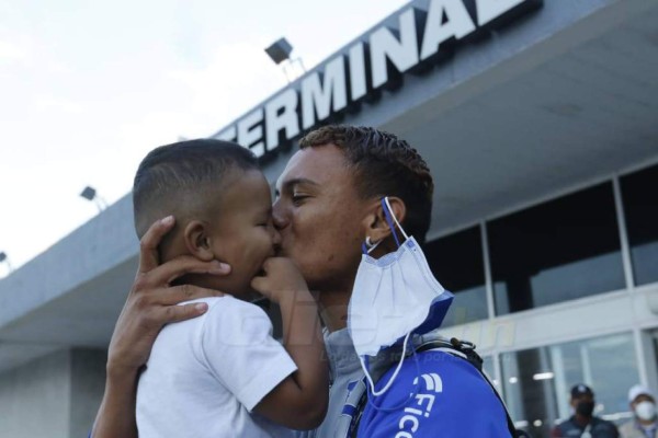 Sub-23 de Honduras llena de amor y felicidad en su llegada al país tras clasificación a los Olímpicos