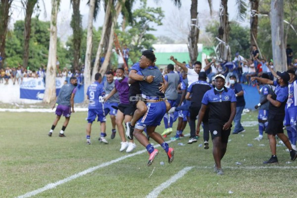 ¡La Ceiba está de fiesta y 'La More' se roba el show en la celebración del título de Victoria!