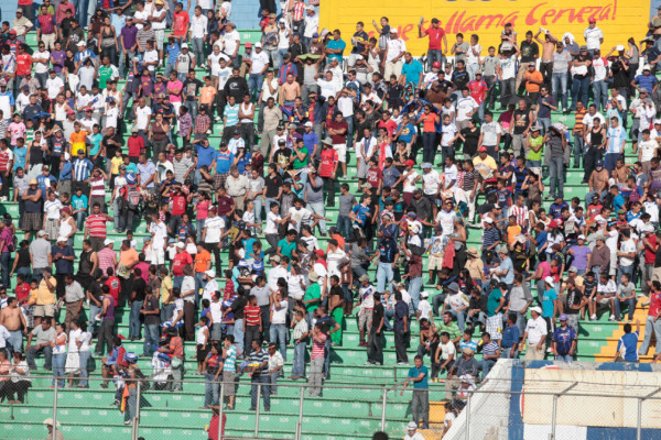 Barras de Olimpia y Motagua protagonizaron otro hecho bochornoso en Tegucigalpa.