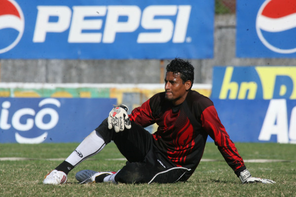 Adalid Puerto, gerente y portero en Platense