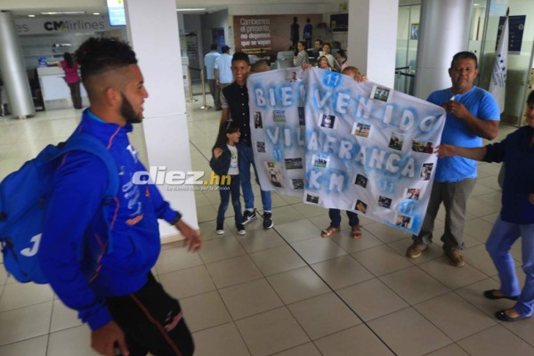 La Sub-20 de Honduras es recibida con pancartas, abrazos y homenaje