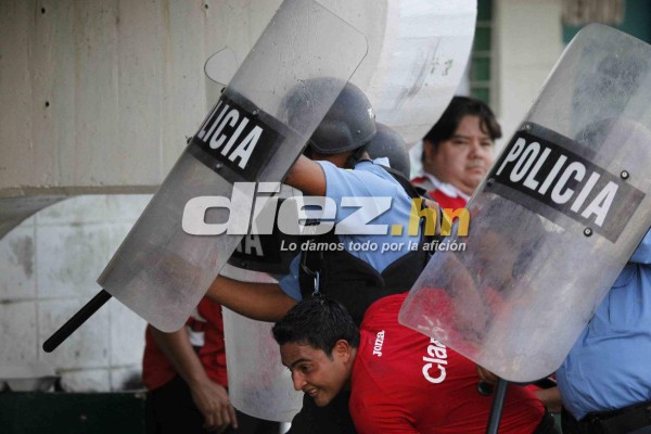 Llantos, algarabía, violencia y heridos; lo que no se vio de las semifinales en Honduras