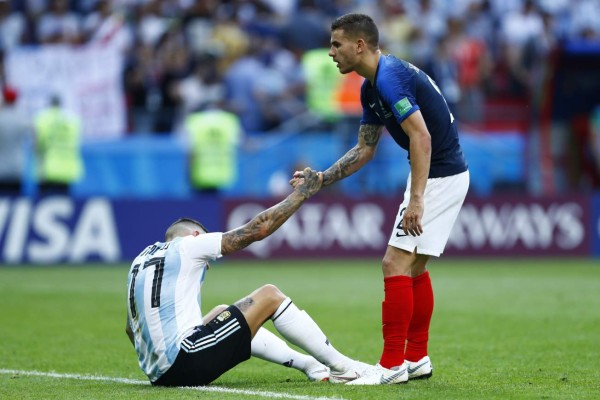 FOTOS: Messi pegado a una Virgen y todo el dolor de los argentinos