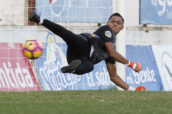 Mercado: Olimpia acuerda renovación, Elis es recomendado en Europa y Espíndola podría volver