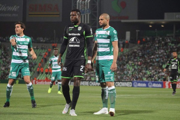 Noche de espanto en Torreón: Las tristes fotos que deja el Santos-Marathón en Champions