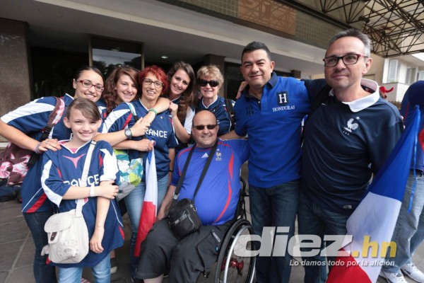 Así se vive el ambiente previo al juego Honduras vs Francia.