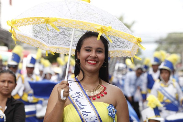 Las palillonas que se robaron las miradas en desfiles en San Pedro Sula