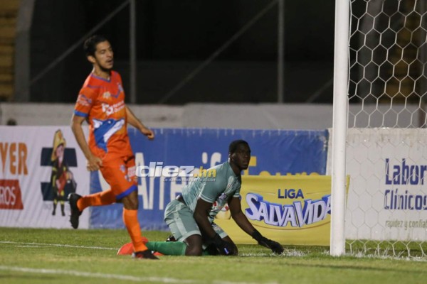 Curiosas: Oración, chicas en el estadio Ceibeño y el bonito homenaje de Obed Enamorado a Pololo