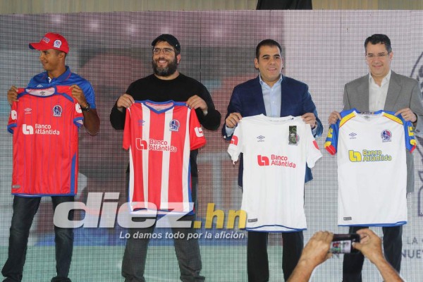 FOTOS: El ambientazo por la presentación de la nueva camisa del Olimpia