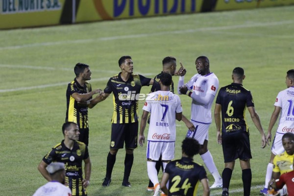 Fotos: ¿Por qué Jerry Bengtson jugó con mascarilla? Bronca Arboleda-Pírez y el cuidado con los balones