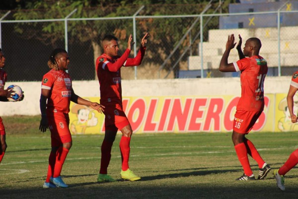 Real Sociedad entrena con equipo 'B' tras varios contagiados por covid-19