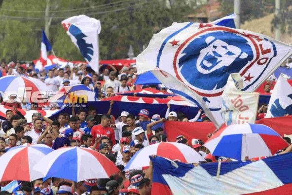 Afición del Olimpia se luce en juego de Pentagonal ante Marathón