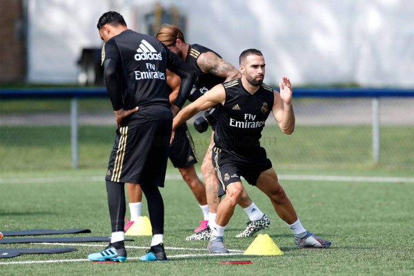 El minuto de silencio por Zidane y el nuevo 'look' de Sergio Ramos en la práctica del Real Madrid