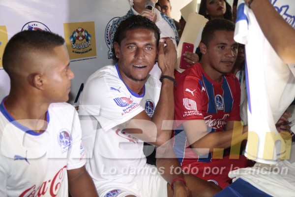 Así fue la presentación de la nueva camisa del Olimpia