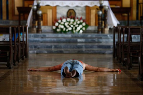 Sangriento Jueves Santo con rituales para pedir perdón por sus pecados