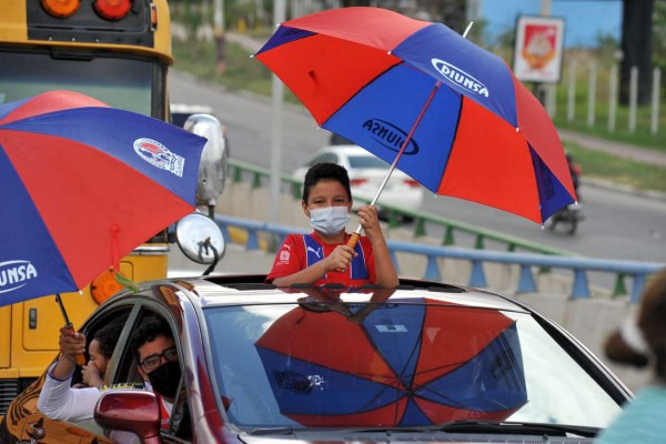 ¡Impresionante caravana! Afición del Olimpia se desborda y celebró a lo grande los 109 años de historia