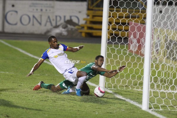 No viste en TV: Bronca, expulsiones y bengalas en el Olimpia-Marathón