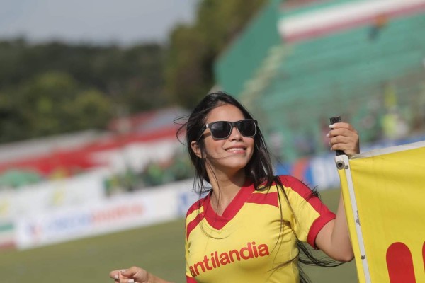 ¡COSITAS! Las lindas chicas que adornaron el Marathón-Real España en el Yankel