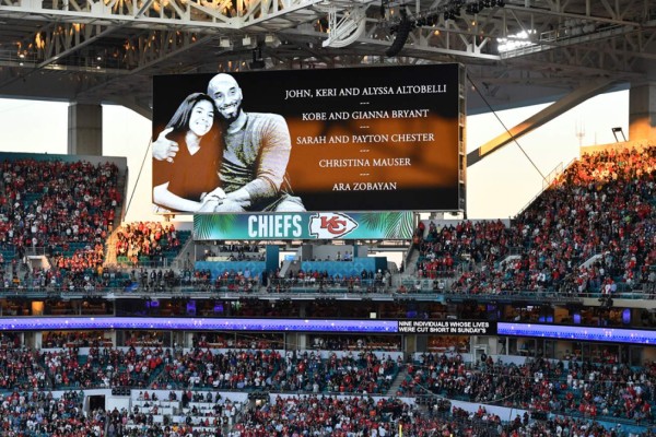 Fotos: Homenaje a Kobe Bryant, bellezas y colorido previo al Super Bowl de Miami