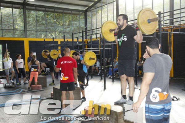 Fuerza y resistencia en el 'Fittest in the box” San Pedro Sula 2015