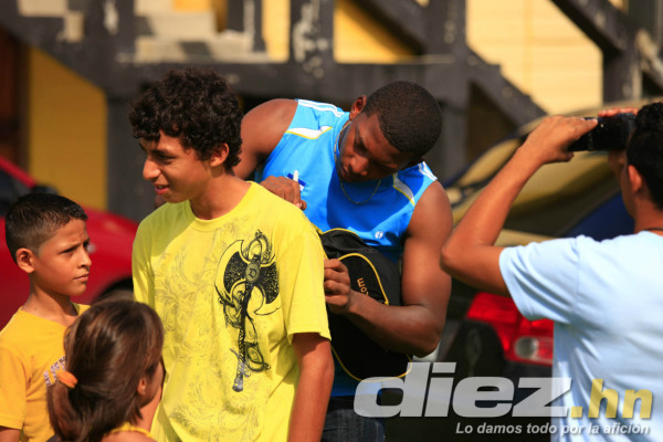 Aldea SOS visita al Real España.