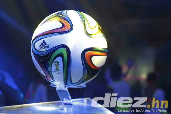 Diunsa presentó el balón oficial del Mundial Brasil 2014.