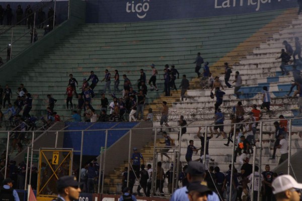 Las otras fotos que no viste del Motagua-Olimpia que terminó en caos