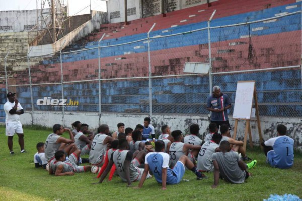 La bella hermana de Elder Torres y la sorpresota que recibió en el entreno del Vida