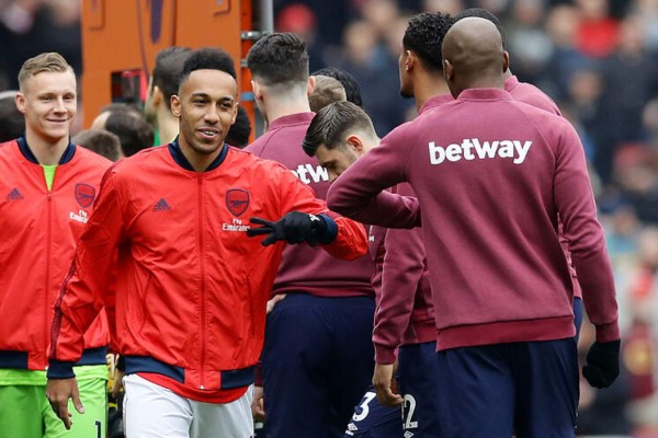 ¡Sin escupir ni sacudirse la nariz! Las medidas que se adoptarían para la reanudación del fútbol