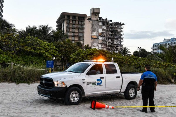 ¿Atentado? Así fue el colapso de un edificio de 12 pisos en Miami que dejó una persona muerta y 30 desaparecidos&nbsp;&nbsp;