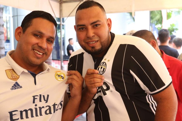 ¡Ambientazo en el Estadio Virtual Diez en la final de la Champions!
