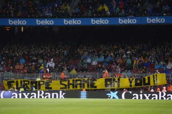 En fotos: Un Camp Nou politizado pide 'libertad y justicia'