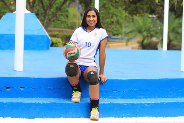 Sidney Acosta, la número '10' de la Selección de Honduras en voleibol