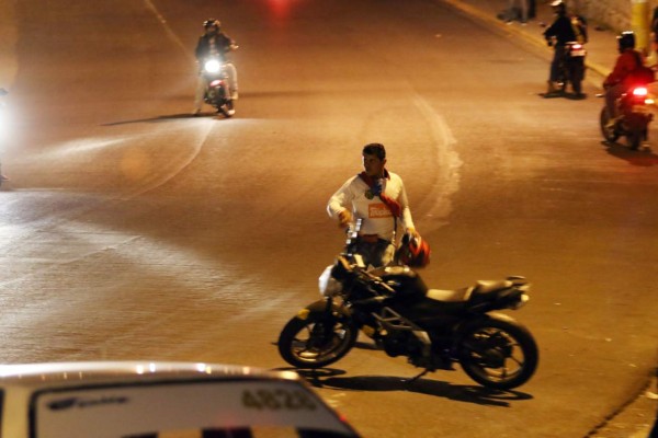 ¡BRUTAL! Las barras de Olimpia y Motagua protagonizan pelea campal
