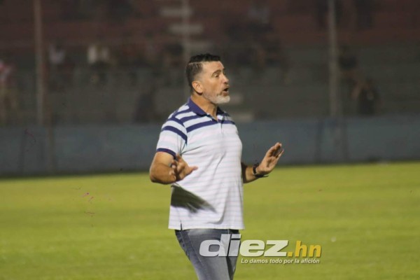 Las preciosas aficionadas del Vida y así fue captado Diego en la derrota del Motagua