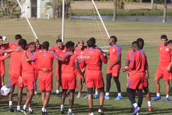 Pasillo, ausencias y aficionados en el primer entrenamiento del Olimpia del 2020