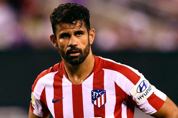 Encuentran fotos íntimas de Diego Costa y Gabriel Jesús con la misma mujer en una biblia