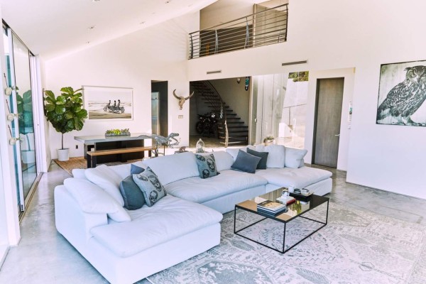 La espectacular mansión del skater mejor pagado del mundo con su propio parque de patinaje